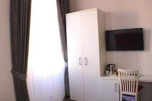 Laterani Dfm Affittacamere 4*